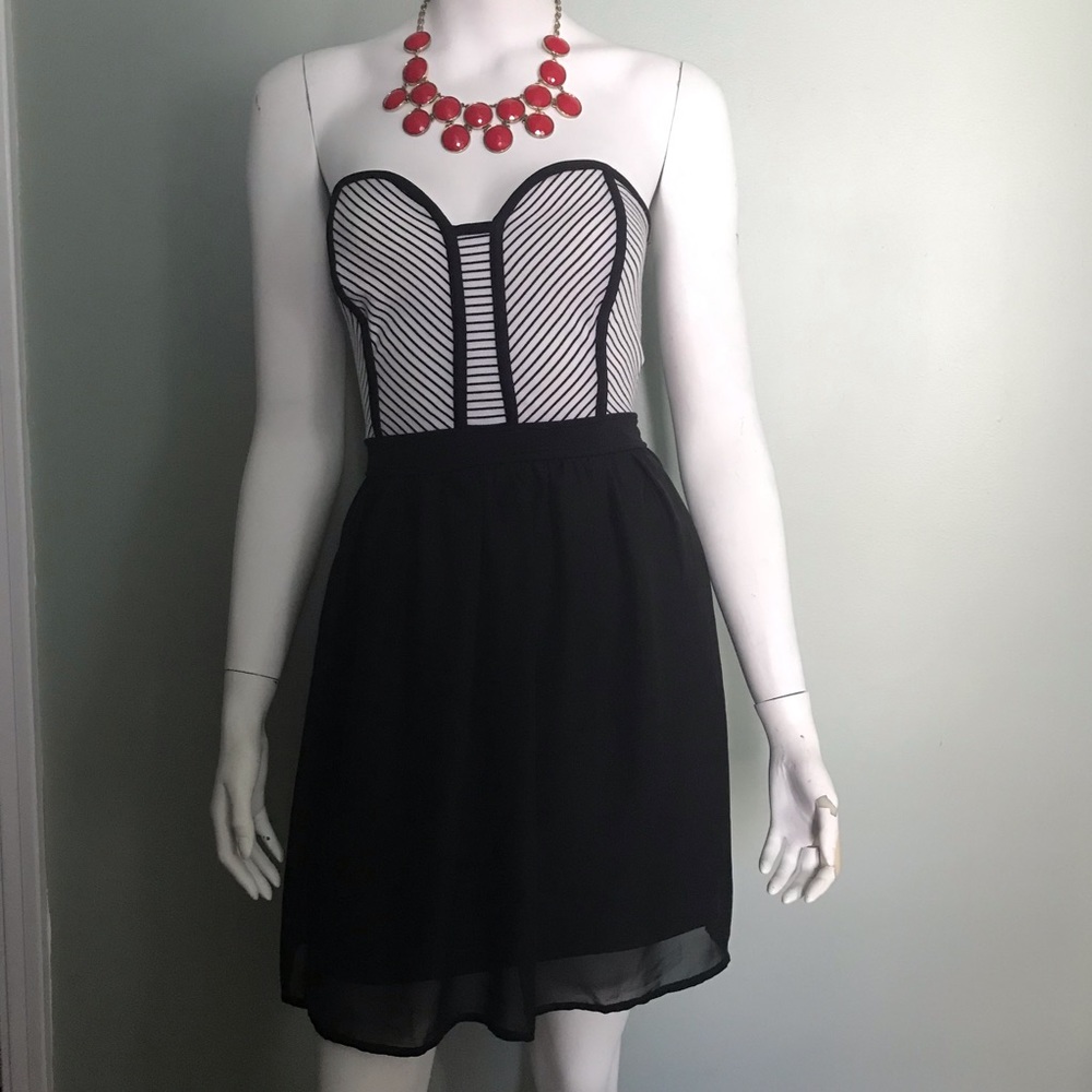 Strapless dress with exposed zipper size M
